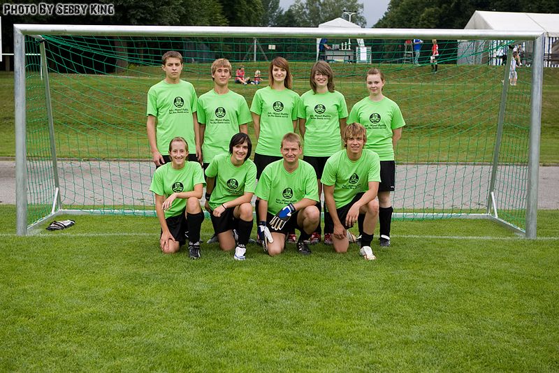 Datei:Fußballcup 2008 SchwachOmaten.jpg