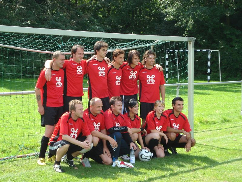 Datei:Fußballcup 2007 Mondmannschaft.jpg