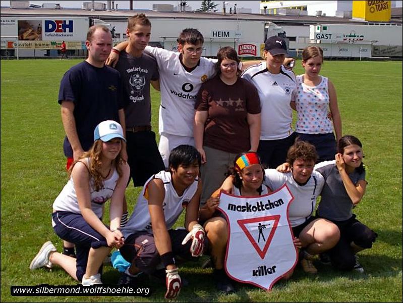 Datei:Fußballcup Maskottchenkiller.jpg